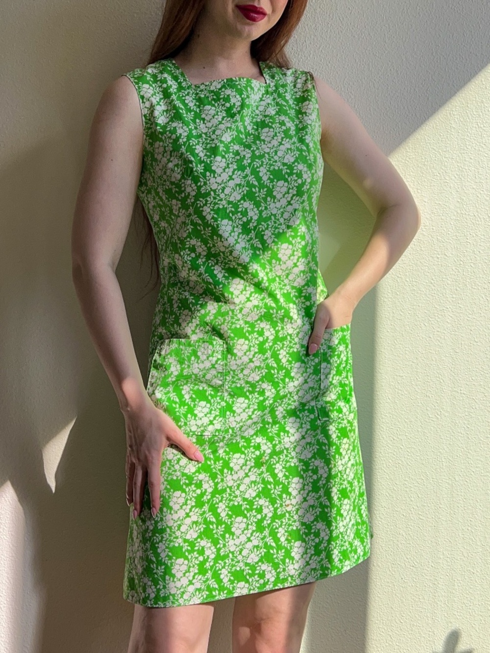 Vintage 1960s Sleeveless Green Dress With White Floral Print (M)